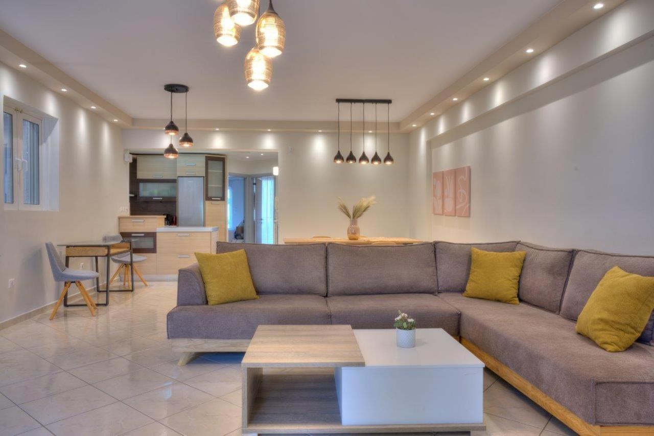 Appartamento Elegant 2-bedroom With Sea View, 100m2 Atene